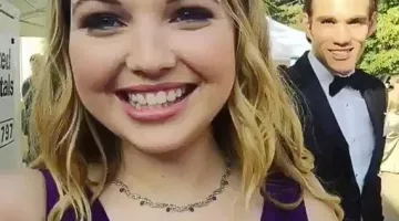 Le collier Violet de Sammi Hanratty dans The Vampire Diaries S08E09