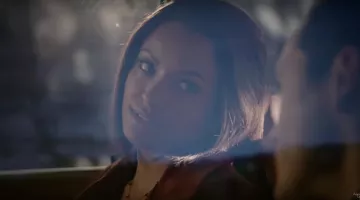 Le collier de Bonnie (Kat Graham) dans The Vampire Diaries S07E19