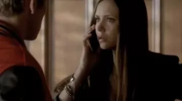 Bracelet d'Elena Gilbert (Nina Dobrev) dans vampire diaries