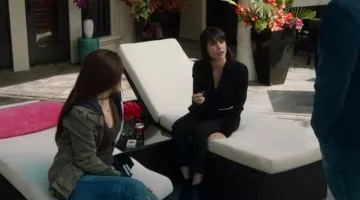 Le blazer de Quinn King (Constance Zimmer) dans UnReal S02E03