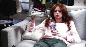 The sweater Nobody's perfect Eliza Dooley in Selfie S01E13