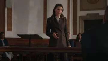 Blazer de seda de Gabriela Hearst Stephanie usado por Erin Reagan (Bridget Moynahan) como se ve en Blue Bloods (T14E12)
