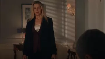 Teoría Carissa Blazer usada por Veronica Radley (Mira Sorvino) como se ve en Blue Bloods (T14E13)