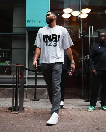 Camiseta RRR 123 White INRI 123 Camiseta usada por Jayson Tatum en la cuenta de Instagram @celtics