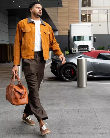 Baskets Collegium Brown Suede Pillar Court II portées par Tobias Harris sur le compte Instagram @tobiasharris