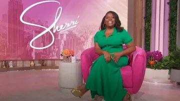 Sandro Lorel Vestido midi usado por Sherri Shepherd visto en Sherri el 5 de noviembre de 2024