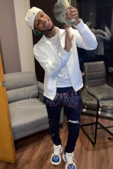 Baskets Kenzo Blue & White Inka portées par Toosii sur le compte Instagram @toosii