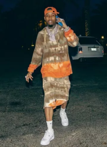 Sudadera con capucha Amiri Brown & Orange Tie Dye usada por Toosii en la cuenta de Instagram @toosii