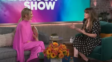 Camiseta de capa de gran tamaño Lapointe Georgettte usada por Kelsea Ballerini como se ve en The Kelly Clarkson Show el 4 de noviembre de 2024