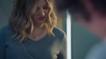 Tenues de la série télévisée The Bear : Collier de Michelle Starbuck Designs portés par Natalie 'Sugar' Berzatto (Abby Elliott) dans la saison 3