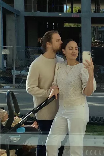 Savannah Jayde usa Christy Dawn Creme Puff Sleeve Logan Sweater en su cuenta de Instagram