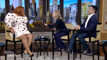 Escarpins à enfiler ornés de Betsey Johnson Nash portés par Da’Vine Joy Randolph comme on le voit dans LIVE with Kelly and Mark le 29 octobre 2024