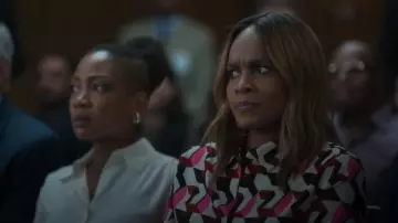 Chemise Portofino imprimée décontractée express portée par Sally Braswell (Nefetari Spencer) comme on le voit dans Reasonable Doubt (S02E09)