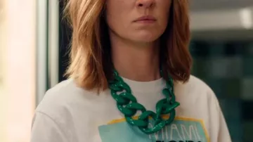 The looks of Plus belle la vie, encore plus belle: Apolline Deboisier (Zoé Fiacre) wears a big green necklace in season 1