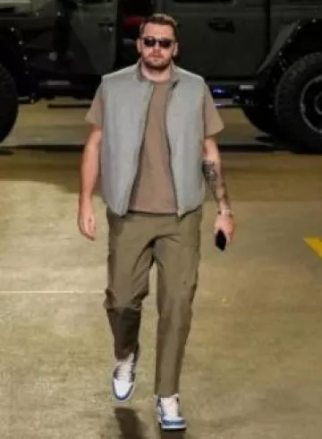 Ray Ban Black Wayfarer Sunglasses worn by Luka Dončić on the Instagram account @dallasmavs