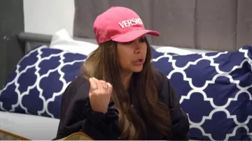 Adidas Originals Adicolor Essentials Crew Sweatshirt pour femme porté par Nicole Polizzi comme on le voit dans Jersey Shore : Family Vacation (S07E24)