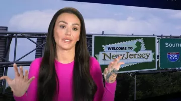 T-shirt violet à manches longues pour femme Skims porté par Jenni Farley tel qu’on le voit dans Jersey Shore : Family Vacation (S07E25)