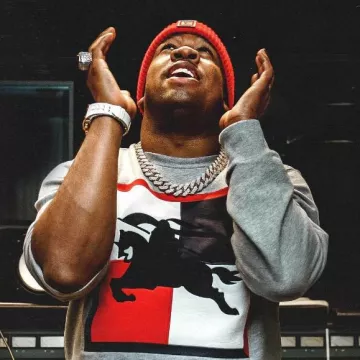 Louis Vuitton Red LV Hipster Beanie worn by Yo Gotti on the Instagram account @yogotti1_fans