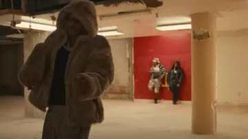 Vetements Grey Allover Gothic Logo Pantalon de survêtement porté par Future in Future - BRAZZIER (Official Music Video)