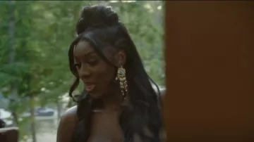 Schiaparelli Ojos Llorosos Pendientes usados por Wendy Osefo como se ve en Las verdaderas amas de casa de Potomac (T09E04)