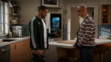 Veste de survêtement en velours côtelé Adidas Noah portée par Damon (Damon Wayans Jr.) comme on le voit dans la maison de Papy (S01E03)