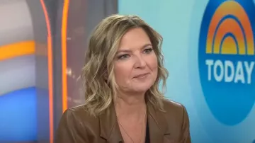 Cinq à Sept Kylie Chaqueta de piel sintética usada por Christine Romans como se ve en Today el 8 de noviembre de 2024