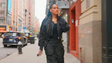 Junya Watanabe Pantalones cargo asimétricos negros usados por Racquel Chevremont como se ve en The Real Housewives of New York City (T15E06)