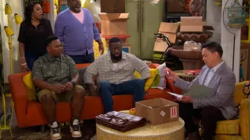 Adidas Forum 84 Low CL Sneakers portées par Marty Butler (Marcel Spears) comme on le voit dans The Neighborhood (S07E04)