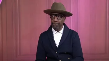 Chaqueta cruzada de lana virgen Zanone usada por J. B. Smoove como se ve en Today with Hoda & Jenna el 8 de noviembre de 2024
