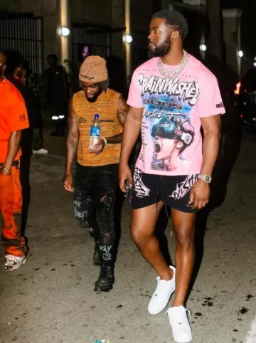 Hellstar Black & Pink Logos 10 Shorts usados por Tion Wayne en la cuenta de Instagram @tionwayne