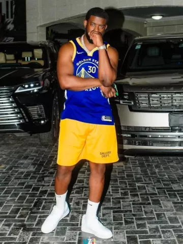 Gallery Dept. Gold & White-Stripe Court Shorts porté par Tion Wayne sur le compte Instagram @tionwayne