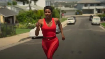 Sujetador Alo Yoga Real usado por Jax Stewart (Emayatzy Corinealdi) como se ve en Duda Razonable (S02E10)