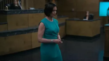 Vestido de buceo con manga corta de Calvin Klein usado por Lucy Wargo (Melissa Ponzio) como se ve en Duda razonable (T02E10)