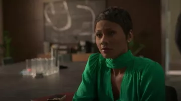 Blusa jacquard con cuello en V de Alems Sexy Lantern Camisa de manga larga Top usado por Jax Stewart (Emayatzy Corinealdi) como se ve en Duda razonable (S02E10)