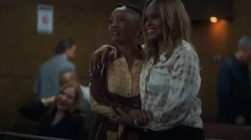 Vestido de Staud Elsa usado por Autumn (Tiffany Yvonne Cox) como se ve en Duda Razonable (T02E10)