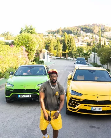 Rick Owens Yellow Leather Cargo Shorts usado por Tion Wayne en la cuenta de Instagram @tionwayne
