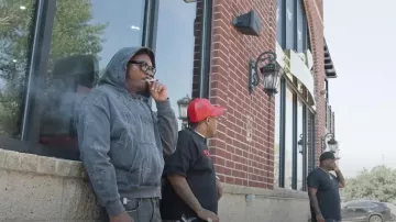 Sudadera con capucha Purple Brand Faded Black Gothic Stars usada por Young Nudy en Young Nudy - Ahora mismo (Video oficial)
