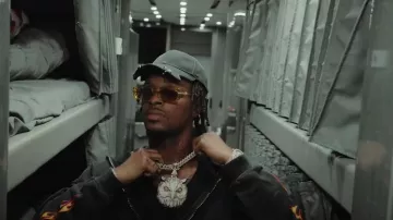 Gafas de sol cromadas Hearts Yellow Clear Rectangular Asstravagant usadas por Toosii en Toosii - Fantastic (Video Musical Oficial)