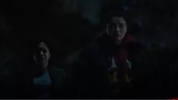 Jersey Ba&sh Chiho usado por Becka Garvey (Eve Hewson) como se ve en Bad Sisters (T02E01)