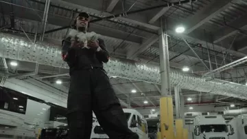 Pantalones cargo con cordón holgado negro de Balenciaga usados por Toosii en Toosii - Fantastic (Video musical oficial)