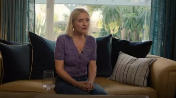 Cárdigan azul usado por Grace Williams (Anne-Marie Duff) como se ve en Bad Sisters (T02E01)