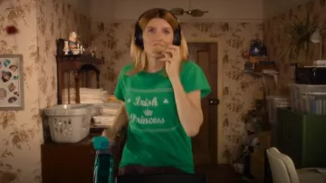 Las armas de Brixton Camiseta de la princesa irlandesa usada por Eva Garvey (Sharon Horgan) como se ve en Bad Sisters (T02E01)