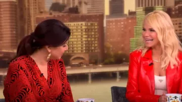 Diane von Furstenberg Combinaison à deux manches longues Aurelia portée par Ana Navarro comme on le voit dans The View le 12 novembre 2024