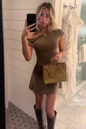 Apple Iphone Silicone Case worn by Alix Earle on her Tiktok on November 8, 2024