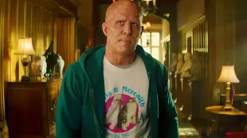 Outfits of Deadpool 2: Ryan Reynolds wears Olivia & Meredith Best Friends Purrrr-ever T-shirt to play Wade Wilson in the movie