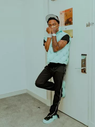 Bottega Veneta Noir & Bleu Clair Semelle Pneu Bottine Botté portées par Roddy Ricch sur le compte Instagram @roddyricch