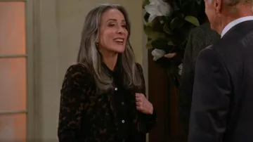 Blazer Theory Staple porté par Holly (Patricia Heaton) comme on le voit chez Frasier (S02E10)