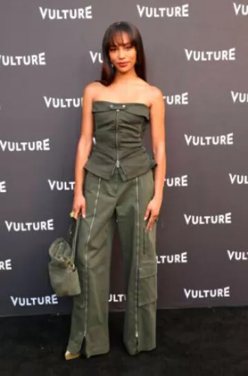 Simkhai Sasha Bustier In Green worn by  Savannah Smith in New York Magazine's Vulture Festival at Nya East on November 17, 2024