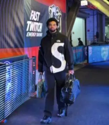 Maletín Goyard Green Ambassade usado por Caleb Williams en la cuenta de Instagram @chicagobears