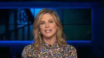 Blusa Veronica Beard Mena usada por Natalie Morales vista en CBS Mornings el 8 de noviembre de 2024
